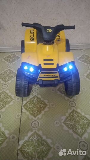 Детский квадроцикл на зарядичний