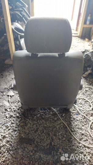 Сиденье переднее левое Volkswagen Transporter