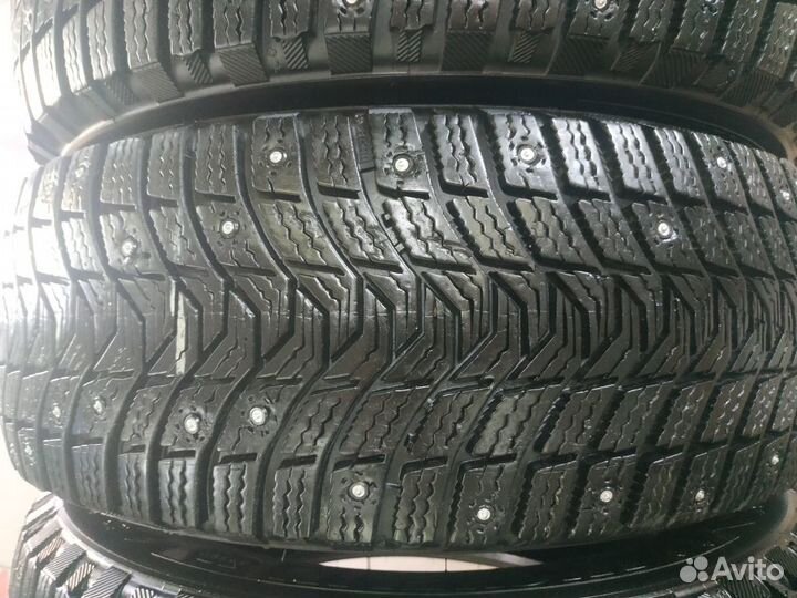 Michelin Latitude X-Ice North 3 215/60 R17
