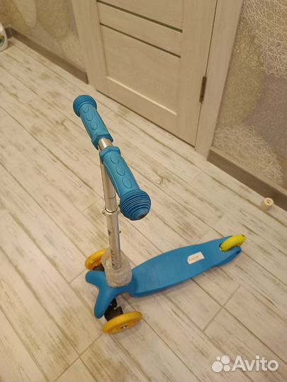 Самокат детский трехколесный новый