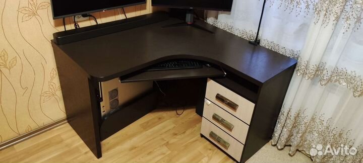Компьютерный стол
