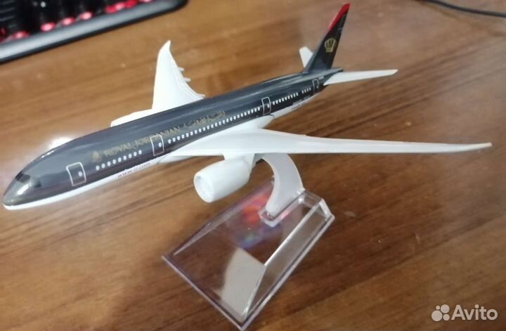 Коллекционная модель самолета Boeing 787-8