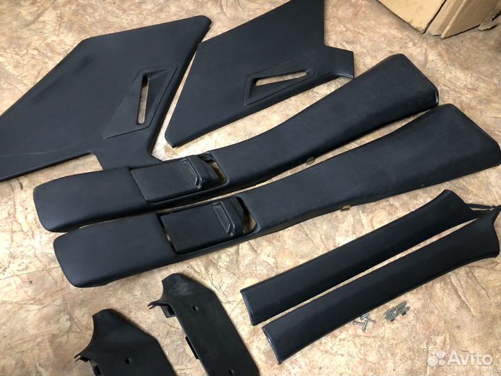 Обшивки стоек W124 седан черные