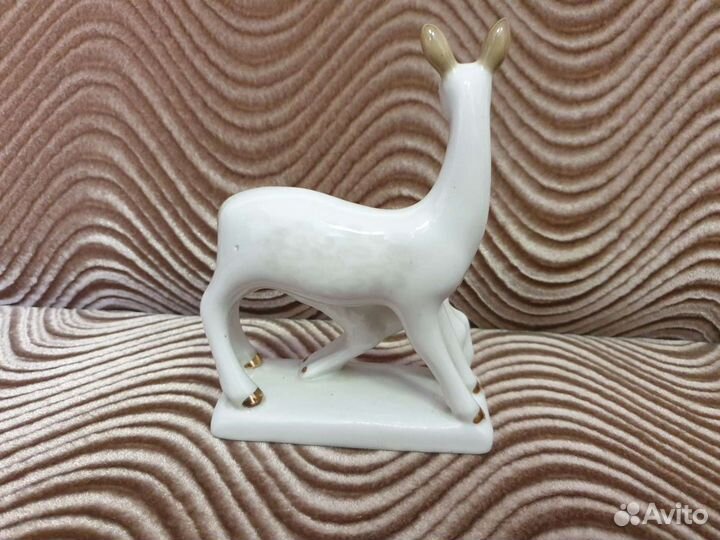 Статуэтка. Олени. Фарфор