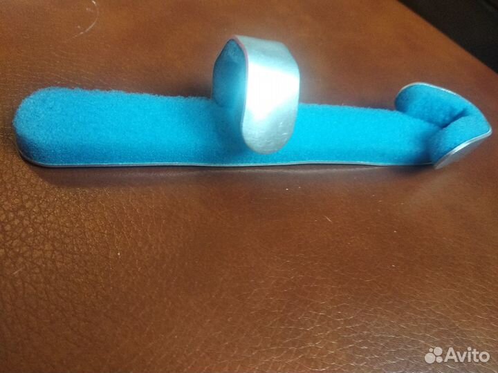 Фиксатор для пальца