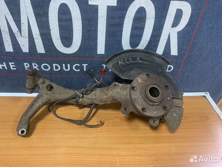 Поворотный кулак передний правый Audi A6 C5