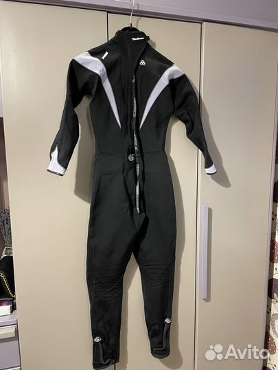 Мокрый гидрокостюм женский