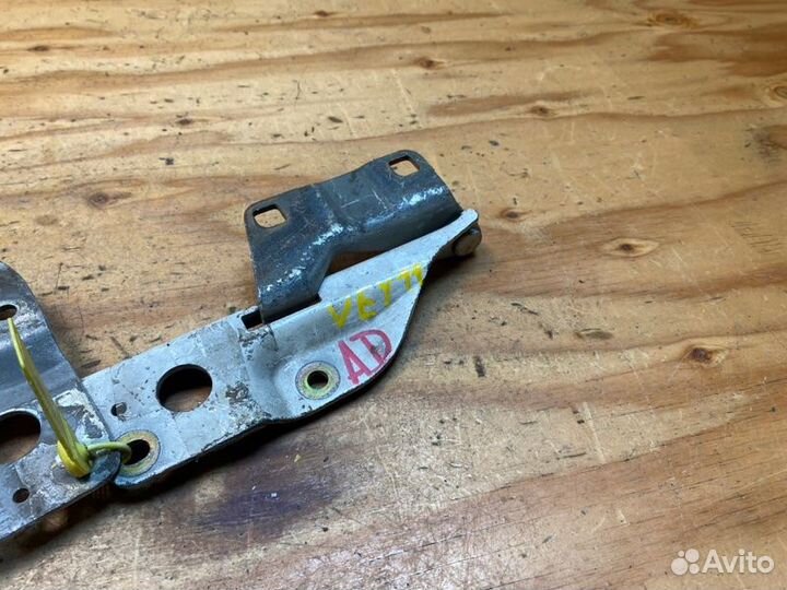 Петля капота nissan AD