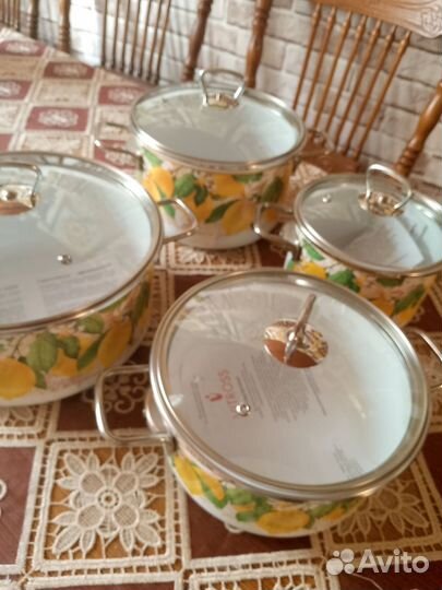 Кастрюля эмалированная