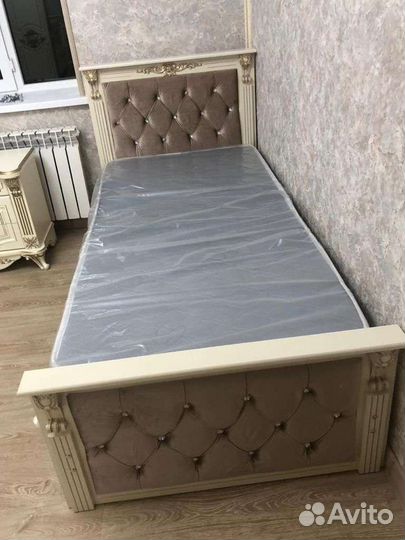 Кровать