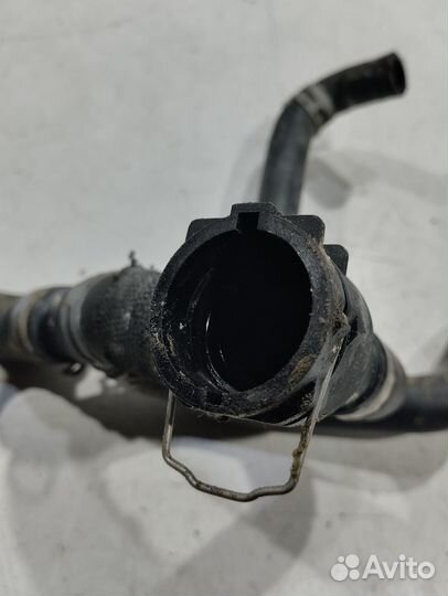 Тройник системы охлаждения с патрубками