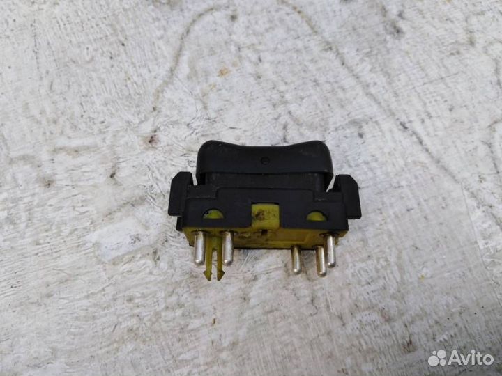 Кнопка стеклоподъемника A1408212851