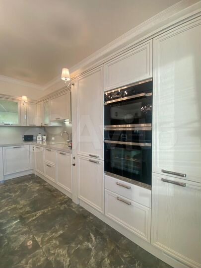 3-к. квартира, 130 м², 8/10 эт.