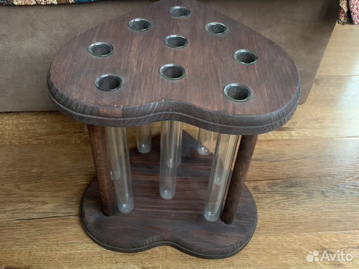 Ваза с колбами в виде сердца