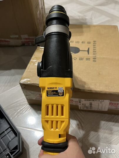 Перфоратор Dewalt DCH263