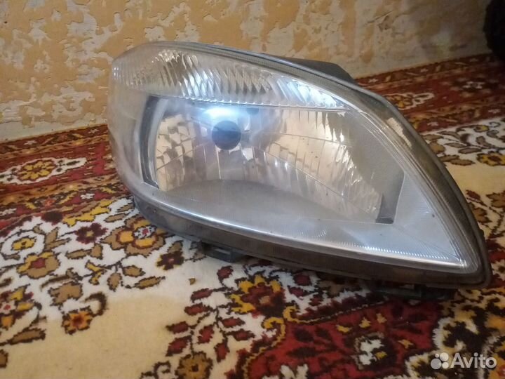 Фара на skoda fabia 2