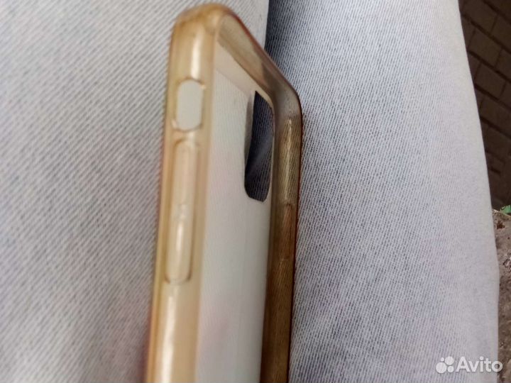 Чехол на iPhone 11