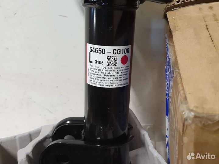 Амортизатор пер. лев 54650CG100