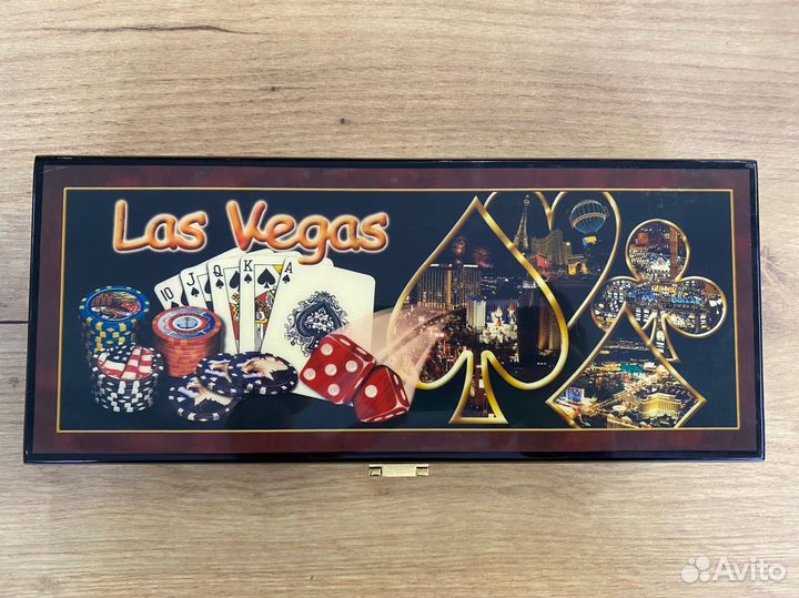 Покерный набор в деревянном кейсе