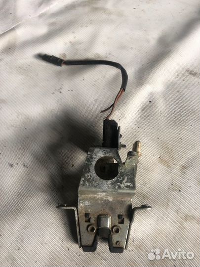 Замок багажника задний Ford Sierra BNC B4A