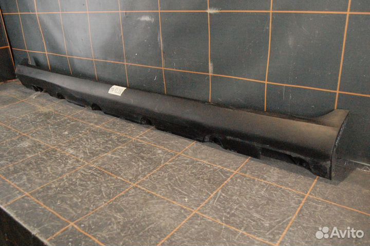 Накладка порога наружная левая-Mercedes-Benz X253