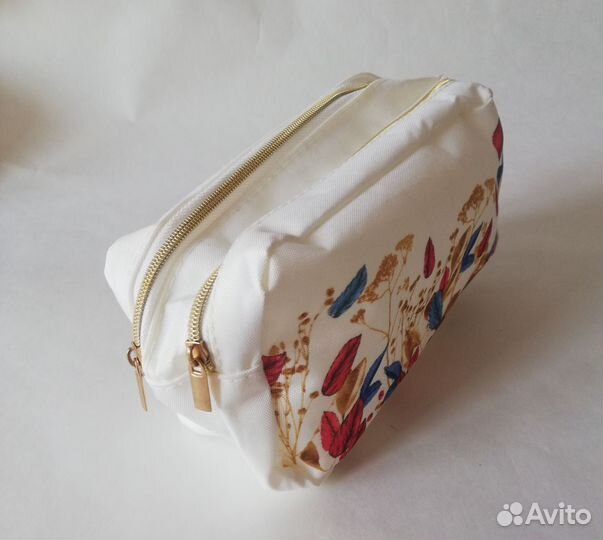 Косметичка от Ив Роше. Хороший подарок