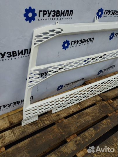 Решетка в бампер Volvo FH5 84235709