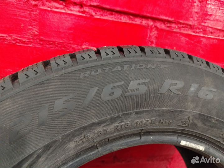 Pirelli Ice Zero 215/65 R16 102T