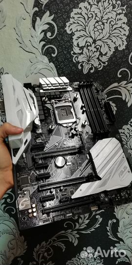 Материнская плата