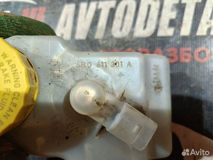 Бачок тормозной жидкости Skoda Rapid седан