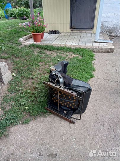 Передние сиденья на ниву 21214