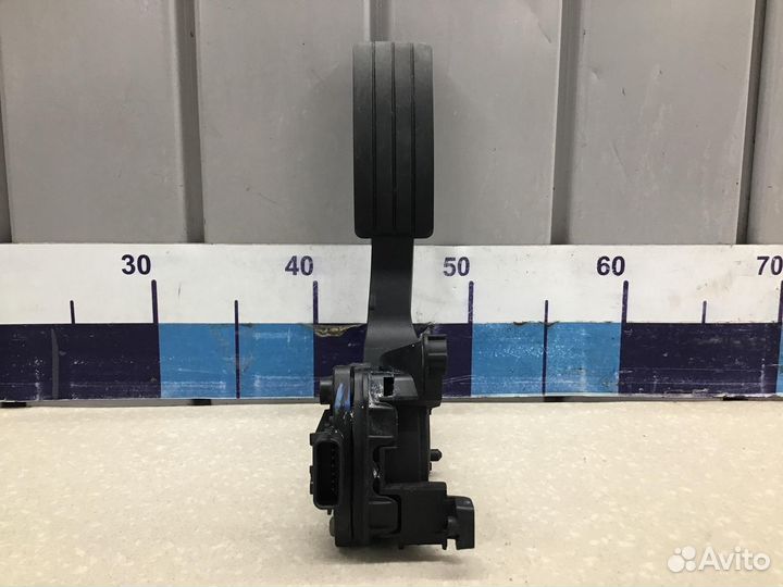 Педаль газа Renault Logan II 2014