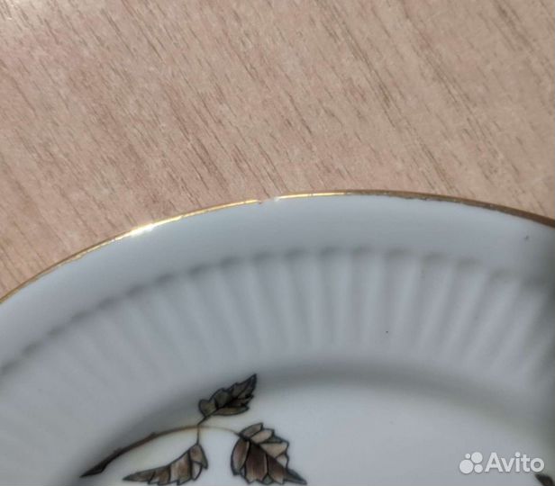 7 тарелок и 2 блюда с розами. Фарфор, Польша