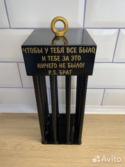 Оригинальный подарок клетка для бутылки с гайками