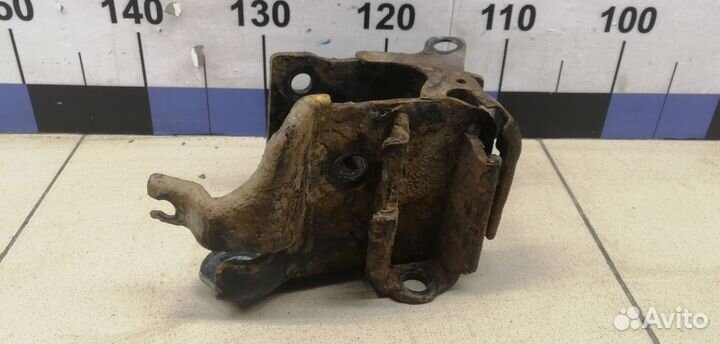 Кронштейн задней балки Juke (F15) 2011