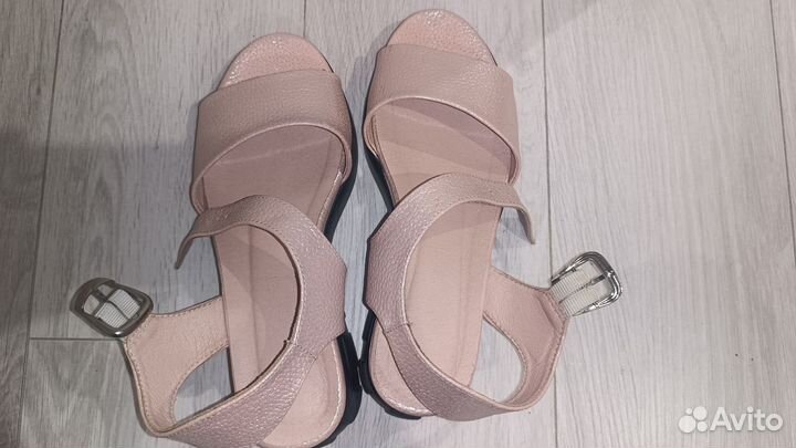 Босоножки женские