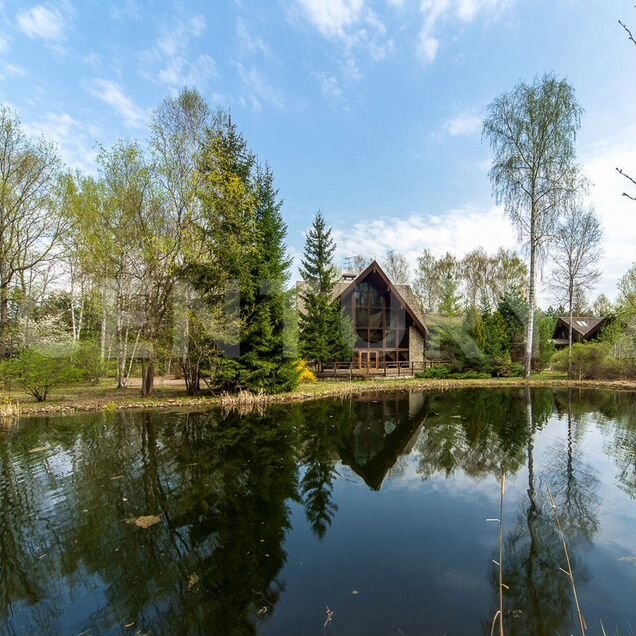 Дом 1880 м² на участке 4,1 га