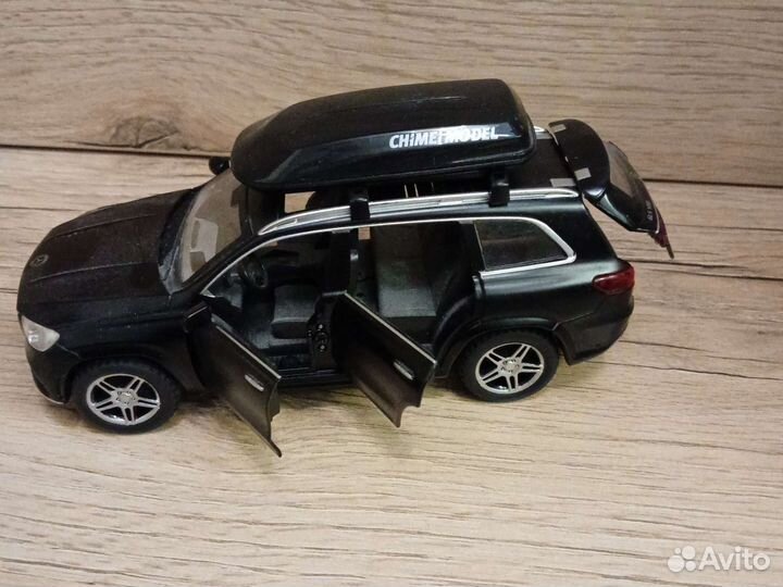 Игрушечная машина металлическая