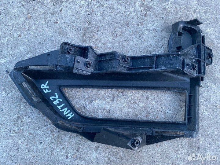 Накладка противотуманной фары правая Nissan