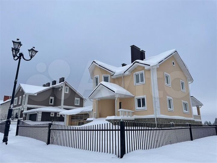 Дом 423,2 м² на участке 11,3 сот.