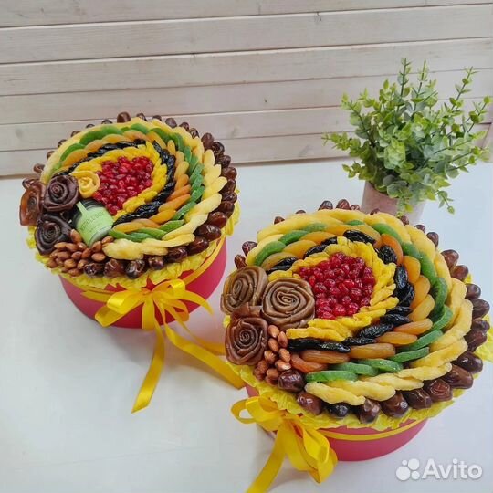 Сьедобные букеты из сухофруктов и орехов