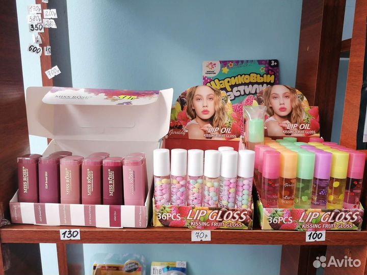 Декоративная косметика в наличии