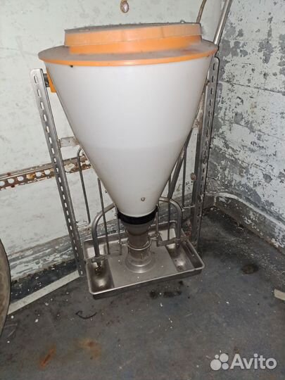 Автоматически кормушка