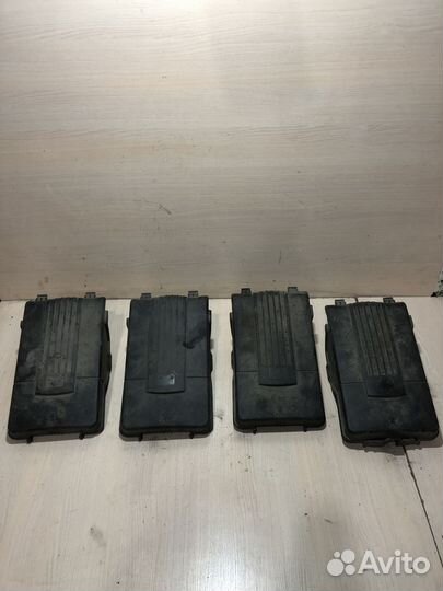 Крышка аккумулятора Skoda Octavia A5