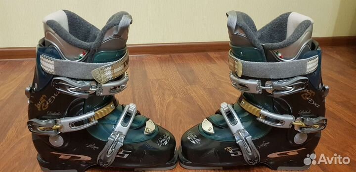 Горные лыжи и ботинки