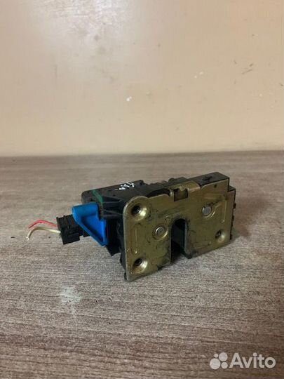 Замок левой двери kangoo