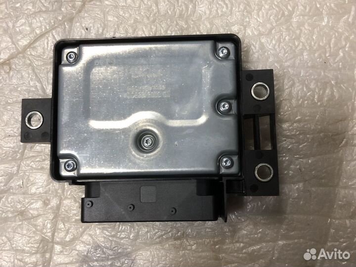 Блок управления парковочным тормозом VW Passat B7