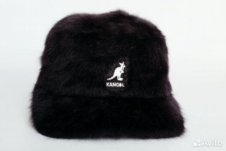 Бейсболка из ангоры c коротким козырьком 