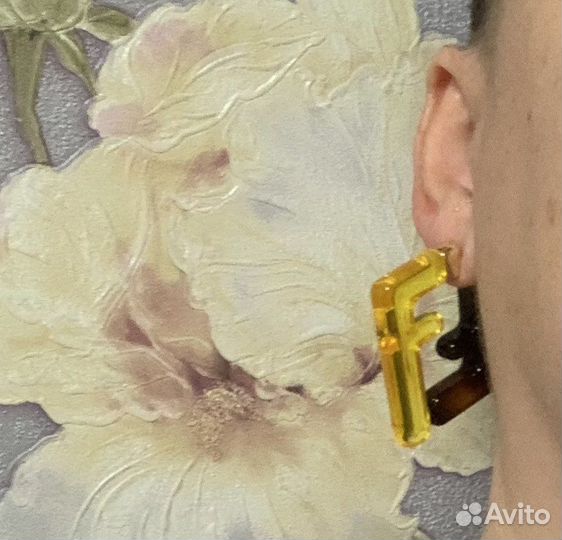 Шикарные серьги fendi
