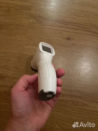 Бесконтактный инфракрасный термометр